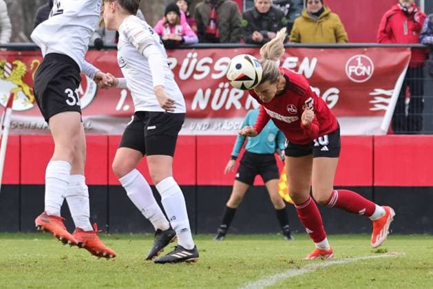 08.12.2024 - Fussball - Saison 2024 2025 - 2. Frauen - Fussball - Bundesliga - 12. Spieltag: 1. FC Nürnberg FCN ( Club Clubfrauen ) - FSV Gütersloh 2009 - Sportfoto Zink DaMa - xdaxmax - Tor Treffer Torschuß zum 2:1 - Torschütze Medina Desic (10, 1. FC Nürnberg FCN )