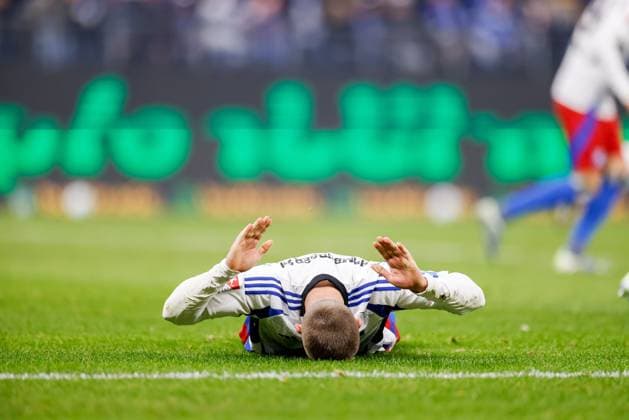 Sport Bilder des Tages Hamburg, 8. Dezember 2024 - Fußball, 2. Bundesliga 2024 25, Hamburger SV - SV Darmstadt 98: Miro Muheim (Hamburger SV, 28) DFL REGULATIONS PROHIBIT ANY USE OF PHOTOGRAPHS AS IMAGE SEQUENCES AND OR QUASI-VIDEO.