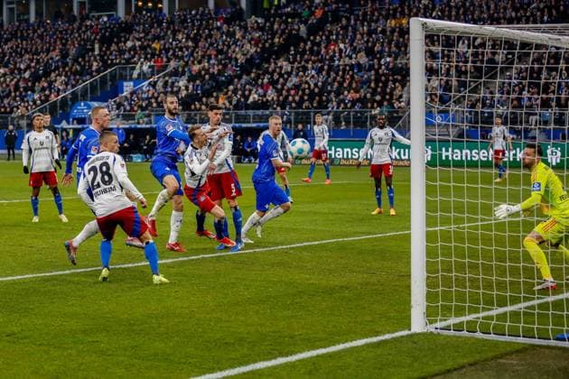 1:1 Schonlau Sebastian Dennis Hadzikadunic Heuer Fernandes Daniel ( HSV ) Torschütze 20 Aleksandar Vukotic ( Darmstadt ) Deutschland , Hamburg , Volksparkstadion , Fussball , 2 . Bundesliga , Hamburger SV - SV Darmstadt 98