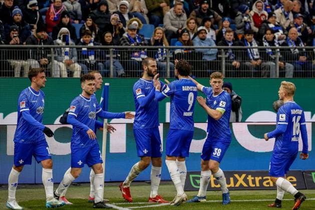 1:1 Torschütze 20 Aleksandar Vukotic jubelt mit 18 Philipp Förster Sergio López Isac Lidberg Fraser Hornby 38 Clemens Riedel 16 Andreas Müller ( Darmstadt ) Deutschland , Hamburg , Volksparkstadion , Fussball , 2 . Bundesliga , Hamburger SV - SV Darmstadt 98