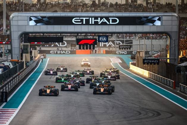 December 8, 2024, Abu Dhabi, United Arab Emirates: Lando Norris of McLaren leads on the opening lap of Formula 1 Abu Dhabi Grand Prix at Yas Marina Circuit on December 8th, 2024 in Abu Dhabi, United Arab Emirates. Abu Dhabi United Arab Emirates - ZUMAz156 0783731878st Copyright: xBeataxZawrzelx
