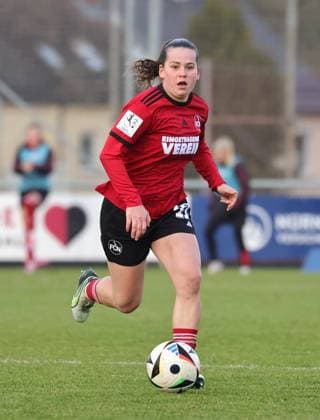08.12.2024 - Fussball - Saison 2024 2025 - 2. Frauen - Fussball - Bundesliga - 12. Spieltag: 1. FC Nürnberg FCN ( Club Clubfrauen ) - FSV Gütersloh 2009 - Sportfoto Zink DaMa - xdaxmax - Jonna Brengel (17, 1. FC Nürnberg FCN ) - Freisteller Einzelbild