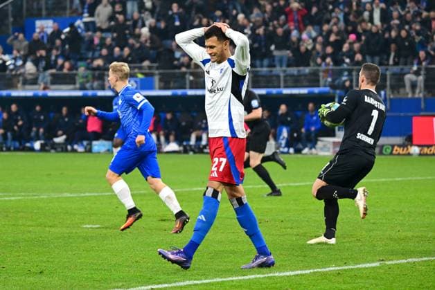 Fussball I Herren I 2. Bundesliga l Hamburger SV - SV Darmstadt 98 I 15. Spieltag I Saison 2024-2025 I HSV I 08.12.2024 I Selke Davie (HSV) hatte kurz vor Schluss noch eine Riesenchance , Sportplatz : Volksparkstadion, Stellingen Hamburg Deutschland