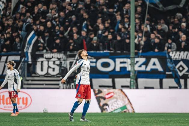 Fußball Männer Saison 2024 2025 2. Fußball-Bundesliga 15. Spieltag Hamburger SV vs. SV Darmstadt 98 08.12.2024 Otto Emerson Stange ( 49, HSV) ärgert sich nach dem Unentschieden Hamburg Volksparkstadion Hamburg Deutschland
