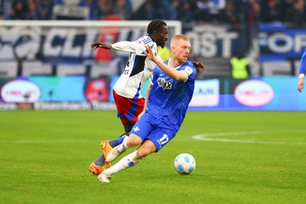 GER,Hamburg, Fussball, DFB, Hamburger SV vs SV Darmstadt 98 , im Hamburger Volksparkstadion , 08.12.2024 , v.l. Kai Klefisch ( SV Darmstadt 98 ) , Bakery Jatta (Hamburger SV) in aktion, in action DFL regulations prohibit any use of photographs as image sequences and or quasi-video.