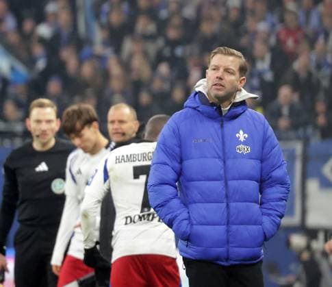 Cheftrainer Florian Kohfeldt (SV Darmstadt 98) Fussball, Herren, Saison 2024 2025, 2.BL, Volksparkstadion, Hamburger SV gegen SV Darmstadt 98, 2-2 DFL REGULATIONS PROHIBIT ANY USE OF PHOTOGRAPHS AS IMAGE SEQUENCES AND OR QUASI-VIDEO.