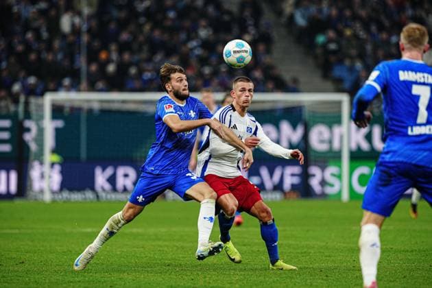Killan Corredor (SV Darmstadt 98, 34), Miro Muheim (Hamburger SV, 28) GER, Hamburger SV vs. SV Darmstadt 98, Fussball, 2. Bundesliga, Spieltag 15, Saison 2024 2025, 08.12.2024 DFL REGULATIONS PROHIBIT ANY USE OF PHOTOGRAPHS AS IMAGE SEQUENCES AND OR QUASI-VIDEO GER, Hamburger SV vs. SV Darmstadt 98, Fussball, 2. Bundesliga, Spieltag 15, Saison 2024 2025, 08.12.2024 Hamburg