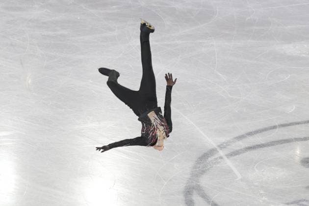 Sport Themen der Woche KW 49 France - ISU Final Grand Prix of Figure skating, Eiskunstlauf - Grand Prix de France - 07 12 2024 FRANCE, GRENOBLE, DECEMBER 07. Ilia Malinin of USA performs a backflip in the Men Free Skating Program during the ISU Grand Prix of Figure Skating at the Patinoire Polesud on December 07, 2024 in Grenoble, France. Photo by Manuel Blondeau AOP.Press Grenoble Patinoire Polesud France Copyright: x ManuelxBlondeau AOP.Pressx AOP20241205-0739