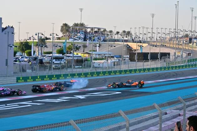 Formula 1 Etihad Airways Abu Dhabi Grand Prix 2024 08.12.2024, Yas Marina Circuit, Abu Dhabi, Formula 1 Etihad Airways Abu Dhabi Grand Prix 2024 , im Bild Unfall zwischen Max Verstappen (NLD), Oracle Red Bull Racing und Oscar Piastri (AUS), McLaren F1 Team