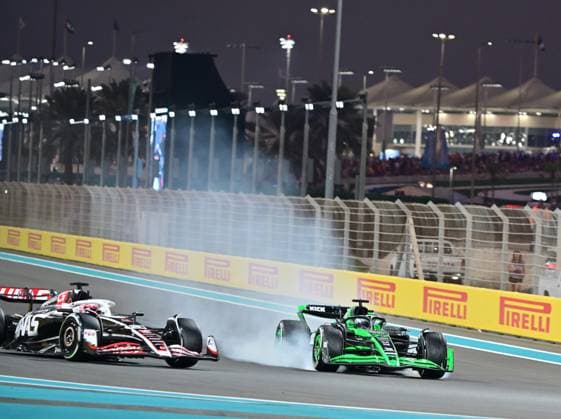 08.12.2024, Yas Marina Circuit, Abu Dhabi, Formula 1 Etihad Airways Abu Dhabi Grand Prix 2024 , im Bild Unfall zwischen Valtteri Bottas (FIN), Stake F1 Team Kick Sauber und Kevin Magnussen (DNK), MoneyGram Haas F1 Team (Photo by Hasan Bratic DeFodi Images) Defodi-506_20241208_hbr_13986