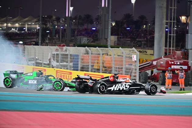 08.12.2024, Yas Marina Circuit, Abu Dhabi, Formula 1 Etihad Airways Abu Dhabi Grand Prix 2024 , im Bild Unfall zwischen Valtteri Bottas (FIN), Stake F1 Team Kick Sauber und Kevin Magnussen (DNK), MoneyGram Haas F1 Team (Photo by Hasan Bratic DeFodi Images) Defodi-506_20241208_hbr_13992