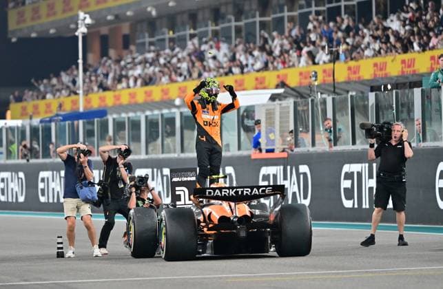 08.12.2024, Yas Marina Circuit, Abu Dhabi, Formula 1 Etihad Airways Abu Dhabi Grand Prix 2024 , im Bild Sieger Lando Norris (GBR), McLaren F1 Team (Photo by Hasan Bratic DeFodi Images) Defodi-506_20241208_hbr_13996