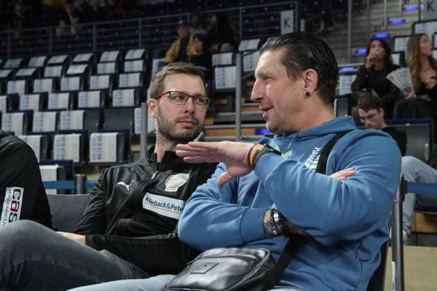 08.12.2024, xtgx, Handball, Daikin HBL, Füchse Berlin - SC Magdeburg emspor v.l. Jaron Siewert (Berlin, Trainer), Stefan Kretzschmar (Berlin, Vorstand Berlin