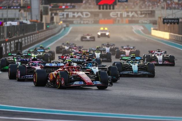 Start of the 2024 Formula One Abu Dhabi Grand Prix, 24th round of the 2024 Formula 1 World Championship, WM, Weltmeisterschaft from December 6 to 8 , 2024 at Yas Marina circuit (UAE) Abu Dhabi Yas Marina Circuit United Arab Emirates