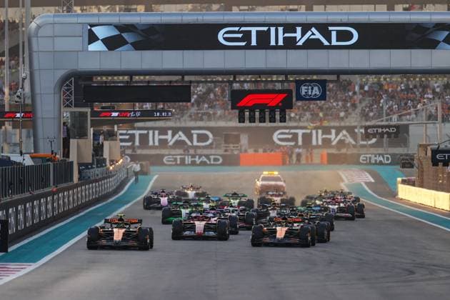 Start of the 2024 Formula One Abu Dhabi Grand Prix, 24th round of the 2024 Formula 1 World Championship, WM, Weltmeisterschaft from December 6 to 8 , 2024 at Yas Marina circuit (UAE) Abu Dhabi Yas Marina Circuit United Arab Emirates