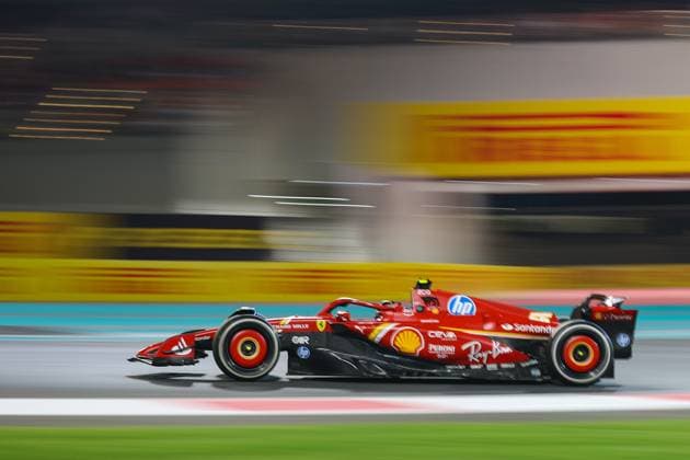 55 Carlos Sainz (ESP) Scuderia Ferrari (ITA) Ferrari SF-243, during the 2024 Formula One Abu Dhabi Grand Prix, 24th round of the 2024 Formula 1 World Championship, WM, Weltmeisterschaft from December 6 to 8 , 2024 at Yas Marina circuit (ARE) Abu Dhabi Yas Marina Circuit United Arab Emirates