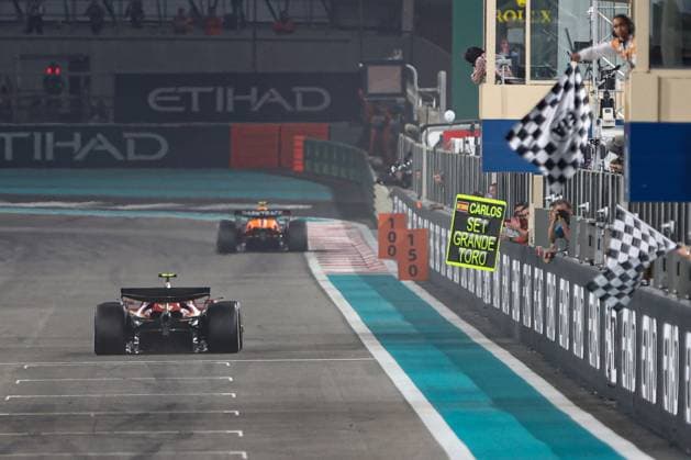 55 Carlos Sainz (ESP) Scuderia Ferrari (ITA) Ferrari SF-243, during the 2024 Formula One Abu Dhabi Grand Prix, 24th round of the 2024 Formula 1 World Championship, WM, Weltmeisterschaft from December 6 to 8 , 2024 at Yas Marina circuit (ARE) Abu Dhabi Yas Marina Circuit United Arab Emirates
