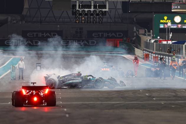 44 Lewis Hamilton (GBR) Mercedes-AMG Petronas Formula One team (DEU) Mercedes W15 donut during the 2024 Formula One Abu Dhabi Grand Prix, 24th round of the 2024 Formula 1 World Championship, WM, Weltmeisterschaft from December 6 to 8 , 2024 at Yas Marina circuit (UAE) Abu Dhabi Yas Marina Circuit United Arab Emirates