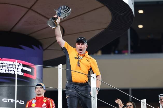 Zak Brown (CEO Mclaren Racing), Podium, Rennen, ARE, Formel 1 Weltmeisterschaft, Abu Dhabi Grand Prix, Yas Marina Circuit, 08.12.2024 ARE, Formel 1 Weltmeisterschaft, Abu Dhabi Grand Prix, Vereinigte Arabische Emirate, Yas Marina Circuit, 08.12.2024 Abu Dhabi Copyright: xEibner-Pressefoto AnnikaxGrafx EP_AGF