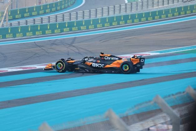 Oscar Piastri (McLaren Formula 1 Team, 81), Rennen, ARE, Formel 1 Weltmeisterschaft, Abu Dhabi Grand Prix, Yas Marina Circuit, 08.12.2024 ARE, Formel 1 Weltmeisterschaft, Abu Dhabi Grand Prix, Vereinigte Arabische Emirate, Yas Marina Circuit, 08.12.2024 Abu Dhabi Copyright: xEibner-Pressefoto AnnikaxGrafx EP_AGF