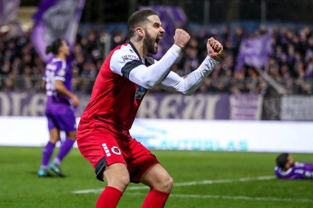 08.12.2024, Fußball, FC Viktoria Köln VfL Osnabrück, 3.Liga, Sportpark Höhenberg, Saison 2024 2025: Torjubel nach dem 2:0 durch das Eigentor von Dave Gnaase (VfL Osnabrück 26) - Serhat-Semih Güler (Viktoria Köln 30) steht jubelnd auf dem Spielfeld. DFB regulations prohibit any use of photographs as image sequences and or quasi-video. Nordrhein-Westfalen Deutschland