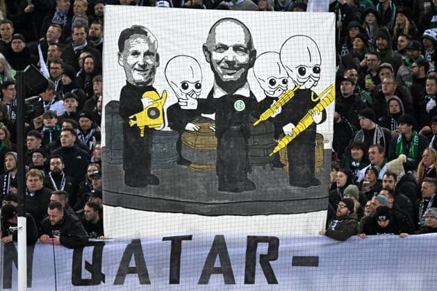 Moenchengladbach, Borussia Park, 07.12.24, GER, Herren, 1.Bundesliga, Saison 2024-2025, Borussia Moenchengladbach - Borussia Dortmund Bild: Fankurve, Fans, Fanblock Gladbach protestiertgegen DFB und WM in Saudi-Arabien Only for editorial use! DFL regulations prohibit any use of photographs as image sequences and or quasi-video. Nordrhein-Westfalen Deutschland