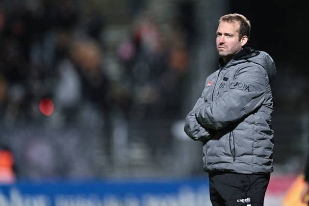2. Bundesliga - Viktoria Köln - VfL Osnabrück am 08.12.2024 im Sportpark Höhenberg in Köln Trainer Pit Reimers (Osnabrueck) unzufrieden, enttäuscht, enttaeuscht, niedergeschlagen.