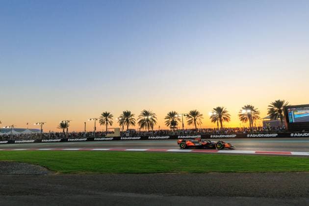 MOTORI - Formula 1 - Formula 1 Etihad Airways Abu Dhabi Grand Prix 2024 - Race Oscar Piastri (AUS) - McLaren Formula 1 Team - McLaren MCL38 - Mercedes during Race Day, Sunday of Formula 1 Etihad Airways Abu Dhabi Grand Prix 2024, Yas Marina, Abu Dhabi 6-8 December 2024 Abu Dhabi United Arab Emirates  Copyright: xIPAxSport ABACAx