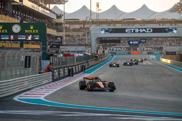 MOTORI - Formula 1 - Formula 1 Etihad Airways Abu Dhabi Grand Prix 2024 - Race Lando Norris (GBR) - McLaren Formula 1 Team - McLaren MCL38 - Mercedes during Race Day, Sunday of Formula 1 Etihad Airways Abu Dhabi Grand Prix 2024, Yas Marina, Abu Dhabi 6-8 December 2024 Abu Dhabi United Arab Emirates  Copyright: xIPAxSport ABACAx