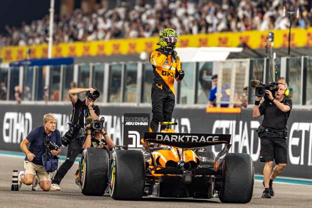 Sport Themen der Woche KW 49 ABU DHABI, UNITED ARAB EMIRATES - DECEMBER 08: Lando Norris of Great Britain and McLaren F1 Team celebrates his win in parc feme during the F1 Grand Prix of Abu Dhabi at Yas Marina Circuit on December 8, 2024 in Abu Dhabi, United Arab Emirates. Abu Dhabi Yas Marina Circuit United Arab Emirates *** ABU DHABI, UNITED ARAB EMIRATES DECEMBER 08 Lando Norris of Great Britain and McLaren F1 Team celebrates his win in parc feme during the F1 Grand Prix of Abu Dhabi at Yas Marina Circuit on December 8, 2024 in Abu Dhabi, United Arab Emirates Abu Dhabi Yas Marina Circuit United Arab Emirates Copyright: xJustPictures.ch EdmundxSox jp-en-EuSpIm-so4_2024-ABUDHAB-F1_20241208_ESR33331
