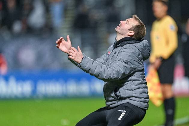 2. Bundesliga - Viktoria Köln - VfL Osnabrück am 08.12.2024 im Sportpark Höhenberg in Köln Trainer Pit Reimers (Osnabrueck) unzufrieden, enttäuscht, enttaeuscht, niedergeschlagen.