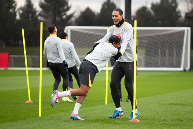 Sport Bilder des Tages Football - UEFA Champions League - League Phase - Girona FC v Liverpool FC - MD-1 LIVERPOOL, ENGLAND - Monday, December 9, 2024: Liverpool s Rio Ngumoha (L) and captain Virgil van Dijk during a training session at the AXA Training Centre ahead of the UEFA Champions League match between Girona FC and Liverpool FC. (Photo by Jessica Hornby Propaganda) LIVERPOOL AXA Training Centre MERSEYSIDE ENGLAND  Copyright: xDavidxRawcliffex P2024-12-09-JH_LFC_Training_Girona-12