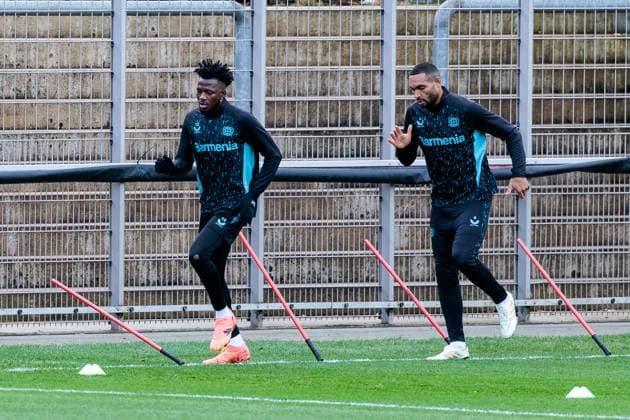 UEFA Champions League: Abschlusstraining Bayer 04 Leverkusen; 09.12.2024 Edmond Tapsoba (Bayer 04 Leverkusen, 12), Jonathan Tah (Bayer 04 Leverkusen, 4) Warm Up UEFA Champions League: Abschlusstraining Bayer 04 Leverkusen vor dem Spiel gegen Inter Mailand, Leverkusen, BayArena am 09.12.2024 Copyright: xBEAUTIFULxSPORTS Wunderlx