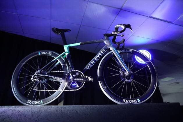 CYCLISME : PrÃ sentation Ã quipe Decathlon AG2R La Mondiale Team saison 2025 - 09 12 2024 Nouveau vÃ lo Van Rysel 2025 lors de la prÃ sentation de l Ã quipe Decathlon AG2R La Mondiale Team, le 9 dÃ cembre 2024  Copyright: xLaurentxSANSONx xPsnewZx