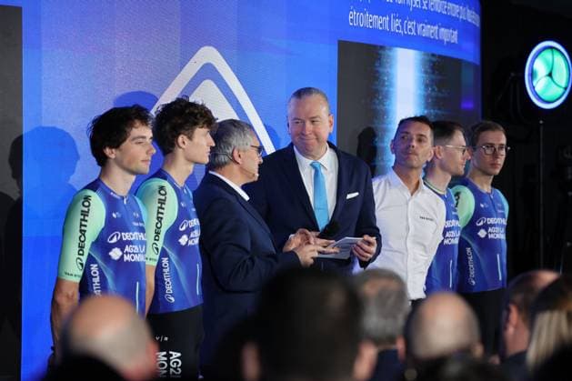 CYCLISME : PrÃ sentation Ã quipe Decathlon AG2R La Mondiale Team saison 2025 - 09 12 2024 Ambiance lors de la prÃ sentation de l Ã quipe Decathlon AG2R La Mondiale Team, le 9 dÃ cembre 2024  Copyright: xLaurentxSANSONx xPsnewZx