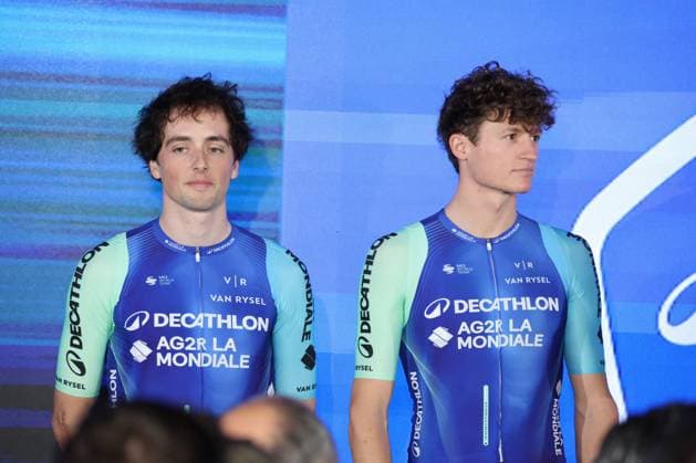 CYCLISME : PrÃ sentation Ã quipe Decathlon AG2R La Mondiale Team saison 2025 - 09 12 2024 Victor LAFAY et FÃ lix GALL lors de la prÃ sentation de l Ã quipe Decathlon AG2R La Mondiale Team, le 9 dÃ cembre 2024  Copyright: xLaurentxSANSONx xPsnewZx