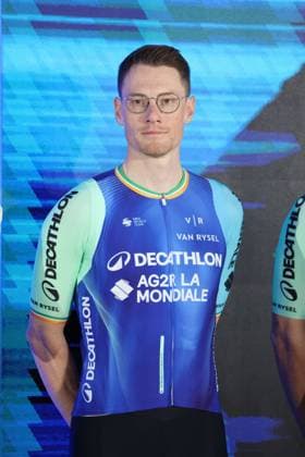 CYCLISME : PrÃ sentation Ã quipe Decathlon AG2R La Mondiale Team saison 2025 - 09 12 2024 Sam BENNETT lors de la prÃ sentation de l Ã quipe Decathlon AG2R La Mondiale Team, le 9 dÃ cembre 2024  Copyright: xLaurentxSANSONx xPsnewZx