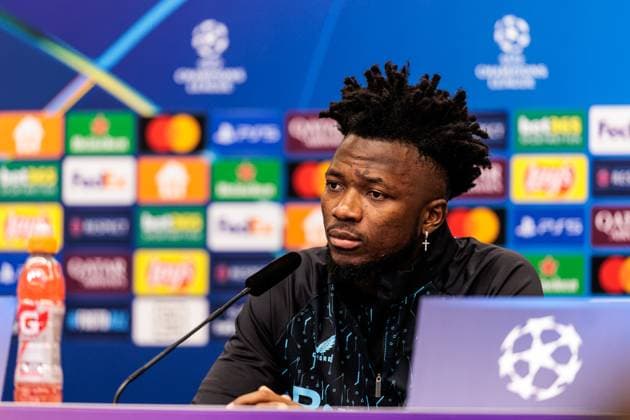 UEFA Champions League: Abschlusstraining Bayer 04 Leverkusen; 09.12.2024 Edmond Tapsoba (Bayer 04 Leverkusen, 12) während der Pressekonferenz UEFA Champions League: Abschlusstraining Bayer 04 Leverkusen vor dem Spiel gegen Inter Mailand, Leverkusen, BayArena am 09.12.2024 Copyright: xBEAUTIFULxSPORTS Wunderlx