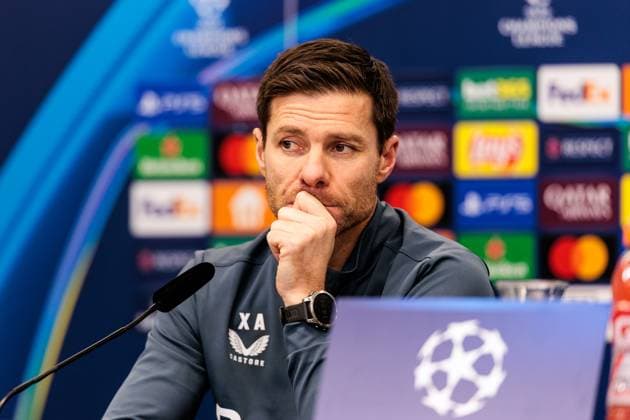 Sport Bilder des Tages UEFA Champions League: Abschlusstraining Bayer 04 Leverkusen; 09.12.2024 Xabi Alonso (Cheftrainer Bayer 04 Leverkusen) nachdenklich während der Pressekonferenz UEFA Champions League: Abschlusstraining Bayer 04 Leverkusen vor dem Spiel gegen Inter Mailand, Leverkusen, BayArena am 09.12.2024 Copyright: xBEAUTIFULxSPORTS Wunderlx