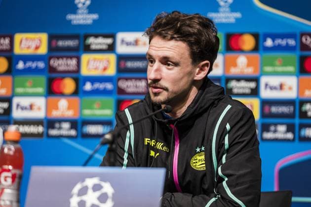 GUINGAMP, 09-12-2024. Stade de Roudourou. press conference, PK, Pressekonferenz Peter Bosz, prior to the match of thuesday. Interviews with PSV player Olivier Boscagli Press conference Peter Bosz  x26965896x Copyright: