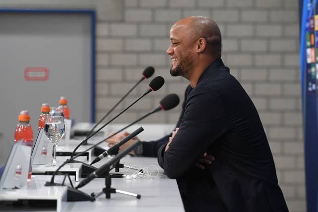 Fußball Champions League internationale Pressekonferenz FC Bayern München am 09.12.2024 in der Arena AufSchalke in Gelsenkirchen Vincent Kompany ( Trainer Cheftrainer München )