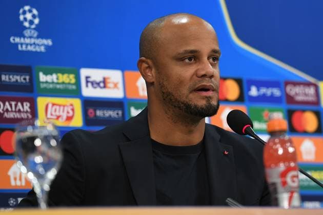 Fußball Champions League internationale Pressekonferenz FC Bayern München am 09.12.2024 in der Arena AufSchalke in Gelsenkirchen Vincent Kompany ( Trainer Cheftrainer München )
