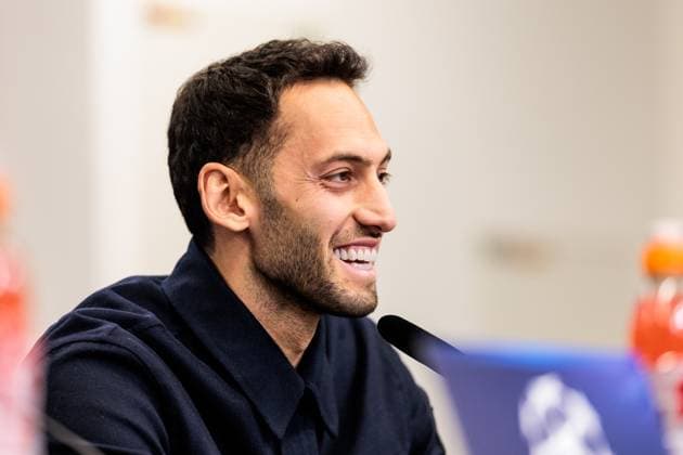 UEFA Champions League: Pressekonferenz Inter Mailand ; 09.12.2024 Hakan Calhanoglu (Inter Mailand, 20) während der Pressekonferenz UEFA Champions League: Pressekonferenz Inter Mailand vor dem Spiel gegen Bayer 04 Leverkusen, Leverkusen, BayArena am 09.12.2024 Copyright: xBEAUTIFULxSPORTS Wunderlx