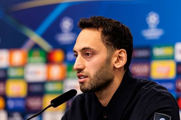 UEFA Champions League: Pressekonferenz Inter Mailand ; 09.12.2024 Hakan Calhanoglu (Inter Mailand, 20) während der Pressekonferenz UEFA Champions League: Pressekonferenz Inter Mailand vor dem Spiel gegen Bayer 04 Leverkusen, Leverkusen, BayArena am 09.12.2024 Copyright: xBEAUTIFULxSPORTS Wunderlx