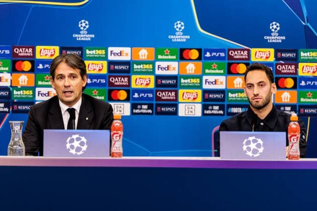 UEFA Champions League: Pressekonferenz Inter Mailand ; 09.12.2024 Simone Inzaghi (Trainer Inter Mailand) und Hakan Calhanoglu (Inter Mailand, 20) während der Pressekonferenz UEFA Champions League: Pressekonferenz Inter Mailand vor dem Spiel gegen Bayer 04 Leverkusen, Leverkusen, BayArena am 09.12.2024 Copyright: xBEAUTIFULxSPORTS Wunderlx