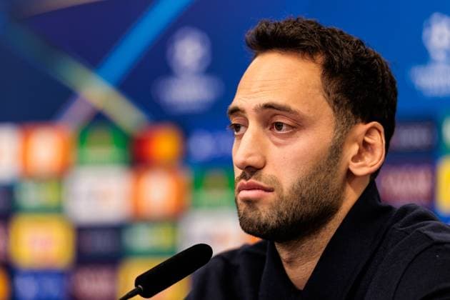 UEFA Champions League: Pressekonferenz Inter Mailand ; 09.12.2024 Hakan Calhanoglu (Inter Mailand, 20) während der Pressekonferenz UEFA Champions League: Pressekonferenz Inter Mailand vor dem Spiel gegen Bayer 04 Leverkusen, Leverkusen, BayArena am 09.12.2024 Copyright: xBEAUTIFULxSPORTS Wunderlx