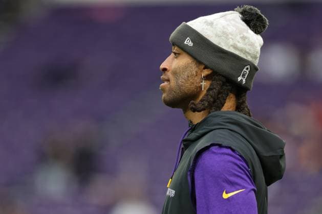 MINNEAPOLIS, MN - DECEMBER 01: Minnesota Vikings cornerback Stephon Gilmore (2) looks on before the NFL, American Football Herren, USA game between the Arizona Cardinals and the Minnesota Vikings on December 1st, 2024, at U.S. Bank Stadium in Minneapolis, MN. (Photo by Bailey Hillesheim Icon Sportswire) NFL: DEC 01 Cardinals at Vikings EDITORIAL USE ONLY Icon241201055