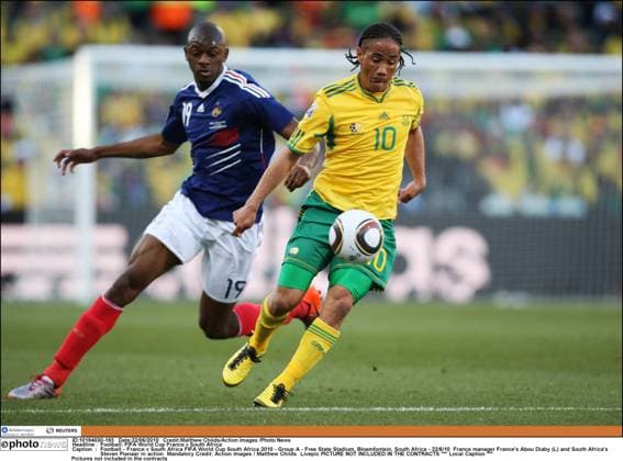 Football: FIFA World Cup, WM, Weltmeisterschaft, Fussball France v South Africa Football - France v South Africa FIFA World Cup South Africa 2010 - Group A - Free State Stadium, Bloemfontein, South Africa - 22 6 10 France manager France s Abou Diaby (L) and South Africa s Steven Pienaar in action Mandatory Credit: Action Images Matthew Childs Livepic *** Local Caption *** South Africa  Copyright: xMatthewxChildsx 10194030-193