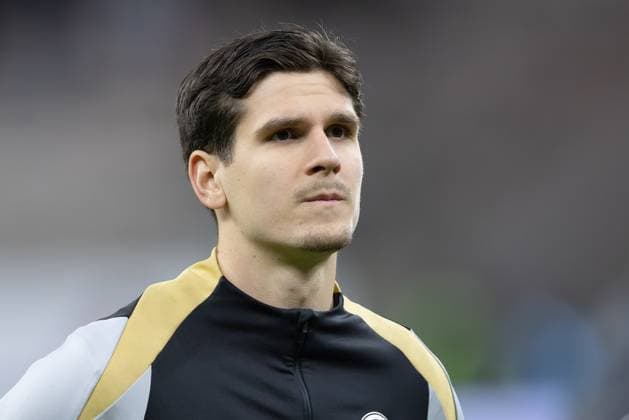 Eintracht Frankfurt - FC Augsburg, 1. FBL Igor Matanovic (Eintracht Frankfurt, 9). Bundesligaspiel zwischen Eintracht Frankfurt und dem FC Augsburg am 7. Dezember 2024 im Deutsche Bank Park in Frankfurt am Main. Nach Vorgaben der DFL, Deutsche Fußball Liga, ist es untersagt, in dem Stadion und oder vom Spiel angefertigte Fotoaufnahmen in Form von Sequenzbildern und oder videoähnlichen Fotostrecken zu verwerten bzw. verwerten zu lassen., Frankfurt am Main Hessen Deutschland Deutsche Bank Park