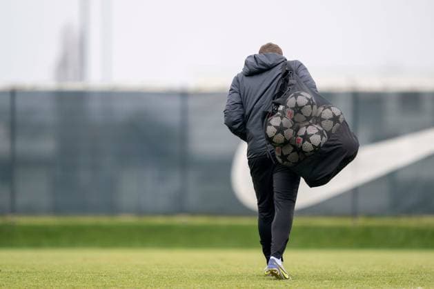 SOCCER - UEFA CL, Lille vs Sturm GRAZ,AUSTRIA,10.DEC.24 - SOCCER - UEFA Champions League, OSC Lille vs SK Sturm Graz, preview, training Sturm. Image shows head coach Juergen Saeumel (Sturm).  GEPAxpictures xAvnixRetkoceri